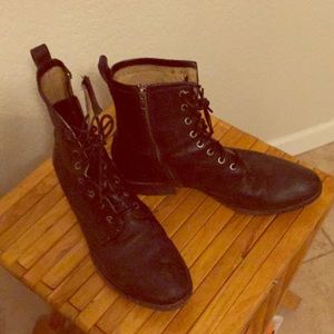 Frye Carson lug lace up ankle boots size 11.